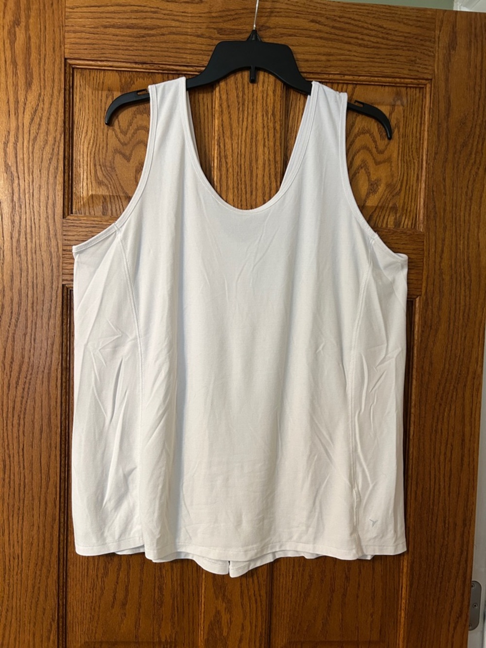 Old Navy White Women’s Scoop Neck Tank